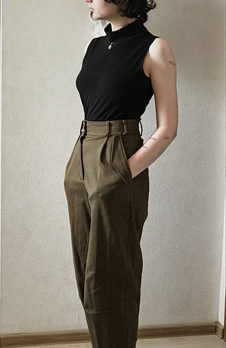 Sleeveless high-neck top